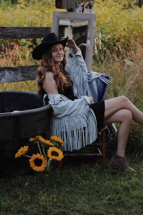 Trough Photoshoot, Water Trough Photoshoot, Western Photoshoot, Water Trough, Western Photography, Backdrop Photo, Cowgirl Aesthetic, Photo Backdrop, Photoshoot Ideas