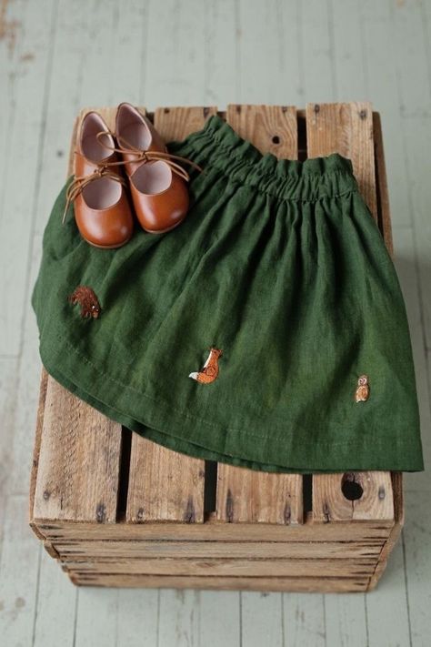 Fox And Hedgehog, Green Linen Skirt, Embroidered Baby Clothes, Embroidery Aprons, Woodland Baby Shower Decorations, Linen Pinafore, Skirt Linen, Baby Wolf