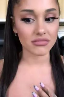 Funny Ariana Grande Pics, Ariana Grande Outfits Casual, Ariana Grande Meme, Sticker Whatsapp, Mood Meme, Disgusted Face, Ariana Grande Music Videos, Ariana Grande Outfits, Ariana Grande Cute