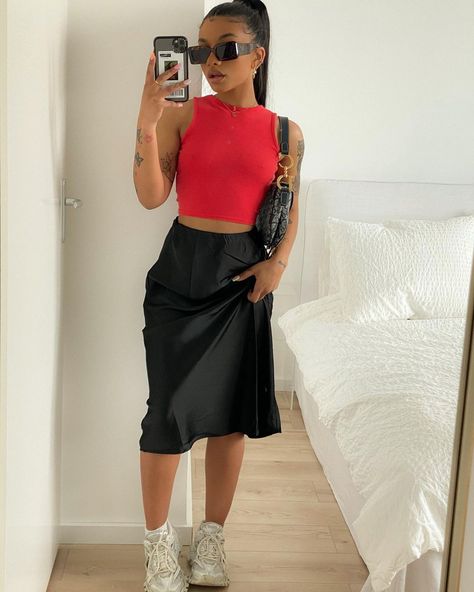 Short Silk Skirt Outfit, Silk Skirt Outfit Summer, Red Top Black Skirt, Silk Midi Skirt Outfit, Lisa Onuoha, Silk Skirt Outfit, Skirt Outfit Casual, Black Dress Outfit Casual, Long Silk Skirt