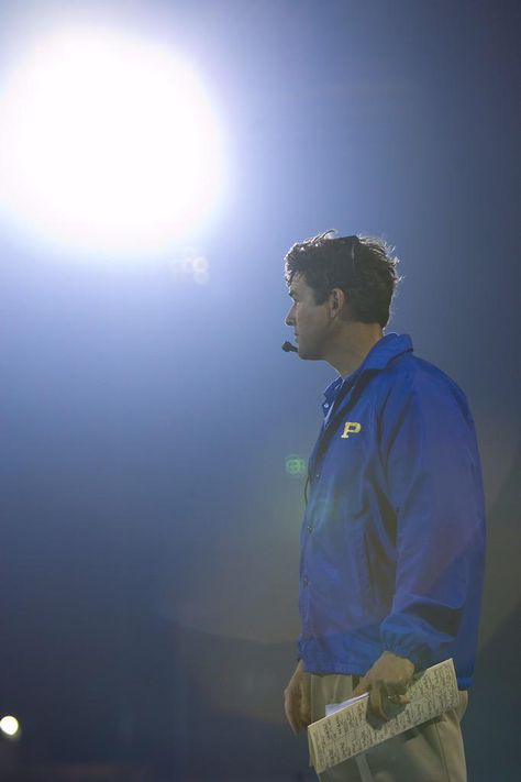 Friday Night Lights Coach Taylor, Eric Taylor Friday Night Lights, Coach Taylor Friday Night Lights, Friday Night Lights Aesthetic, Friday Night Lights Show, Pilot Photo, Eric Taylor, Dillon Panthers, Kyle Chandler