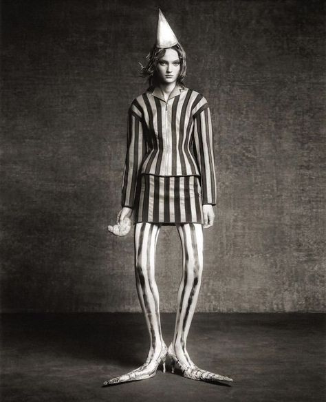 Pierrot Clown, Shotting Photo, Beauty Shoot, Vintage Circus, Arte Inspo, Halloween Fashion, Photography Inspo, Set Design, Comme Des Garcons