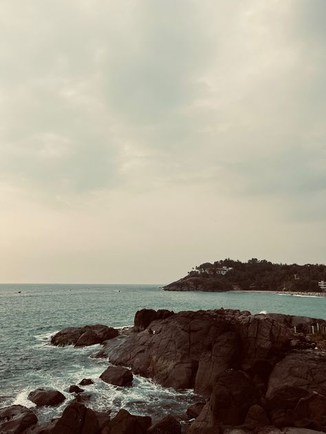 Shangumugham Beach, Kovalam Beach, Star Bus, Kovalam, Emoji For Instagram, Sky Photography Nature, Travel Pictures Poses, Pictures Poses, Creative Profile Picture