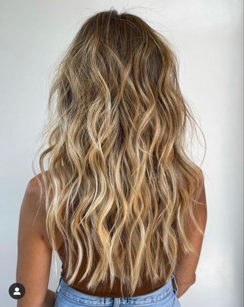 Brown To Blonde Melt, Blond Beachy Hair, Beachy Textured Hair, Elle Ferguson Hair, Beach Bleached Hair, Surf Highlights Beach Hair, Beach Babe Blonde Hair, Brown Hair With Highlights Beachy, Blonde Beach Highlights