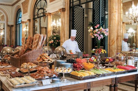 From the Four Seasons in New York City to the Sofitel in Bali, these hotel brunches are so quality that even the locals line up to get in. Hotel Breakfast Buffet, Hotel Buffet, Hotel Breakfast, Brunch Restaurants, Brunch Buffet, Hotel Food, Continental Breakfast, Palace Hotel, Breakfast Buffet