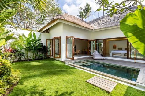 Bali Style Home, Private Resort, Villa Ideas, Small Villa, Villa Bali, Pool House Plans, Bali House, Bali Villa, Rest House