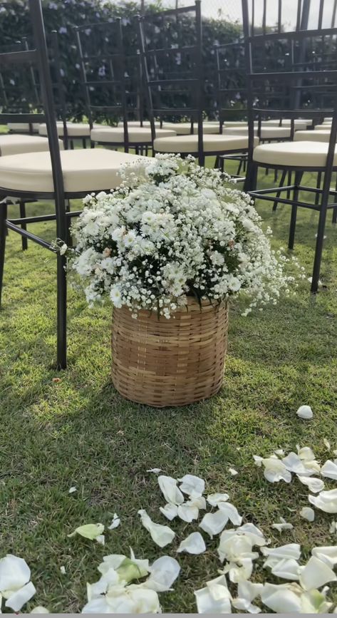 Simple Wedding Alter Ideas, Hay Bale Seating Wedding, Diy Reception, Small Garden Wedding, Plaza Wedding, Wedding Alters, Colorado Summer, Vintage Lace Weddings, Cabin Wedding