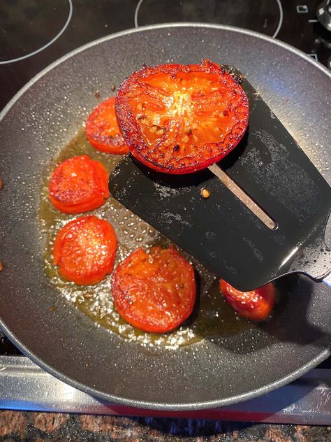 Single Stem Tomatoes, How To Fry Tomatoes, Pan Seared Tomatoes, Fried Tomato Sandwich, Black Tomatoes Recipes, Fried Tomatoes And Eggs, Pan Fried Tomatoes, Tomatoes For Breakfast, Fried Tomatoes Red