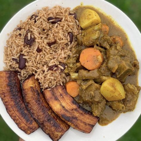 Curry Goat, Caribbean Cuisine, Rice And Peas, Sunday Dinner, White Rice, Pot Roast, Jamaica, Peas, Rice