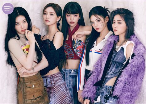 Itzy It'z Me, Itzy Cheshire, It'z Me, Concert Fits, Only Girl, Dress Sewing Patterns, Kpop Girl Groups, Sewing Dresses, Pop Group