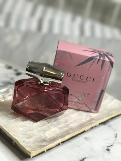 Gucci Bamboo Limited Edition Fragrance Packaging Gucci Bamboo Perfume, Profumo Victoria Secret, Gucci Perfume, Expensive Perfume, Fragrance Packaging, Perfume Bottle Design, Perfume Organization, Fragrances Perfume Woman, Bumbo