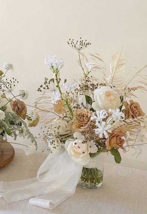 Brown Cream Wedding, Vintage Flowers Wedding, Neutral October Wedding, Cream Centerpieces, Natural Tone Wedding, Pastel Neutral Wedding, Neutral Color Bouquet, Cream Wedding Florals, Neutral Color Flower Arrangements