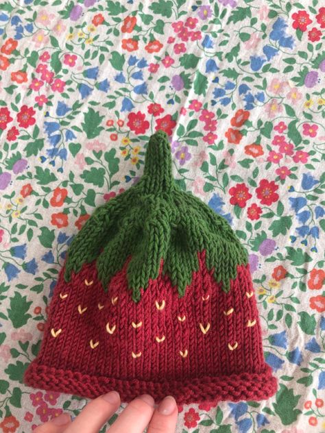 Knit Strawberry Hat, Crochet Fruit Beanie, Crochet Fruit Hat, Strawberry Hat Crochet, Crochet Strawberry Hat, Strawberry Knit, Strawberry Hat, Crochet Kids Hats, Crochet Strawberry