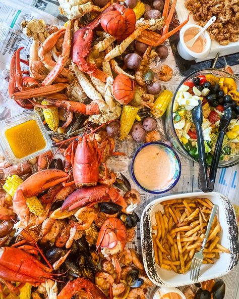 Family Style Seafood Boil Recipe — Mer and Meg's Escapades Crab Leg Boil, Southern Seafood Boil, Crab Legs Boil, New England Boiled Dinner, Crab Boil Recipe, Seafood Boil Recipe, Seafood Dinner Party, Seafood Boils, Boil Recipes