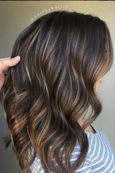 29 Brown Hair with Blonde Highlights Looks and Ideas - Southern Living Bayalage Brunette, Brunette Balayage, Brown Hair With Blonde Highlights, Caramel Highlights, Brown Balayage, Hair Color Highlights, Trendy Hair Color, Balayage Brunette, Brown Blonde Hair