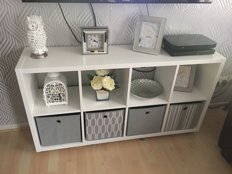 Cube Shelves Decor Bedroom, Storage Cube Tv Stand Ideas, Cube Storage Tv Stand Living Room, Ikea Box Shelf Cubes, Cube Shelf Decor Living Room, Cube Shelf Decor Bedroom, Cube Shelf Ideas, Ikea Box Shelves, Cube Shelf Decor