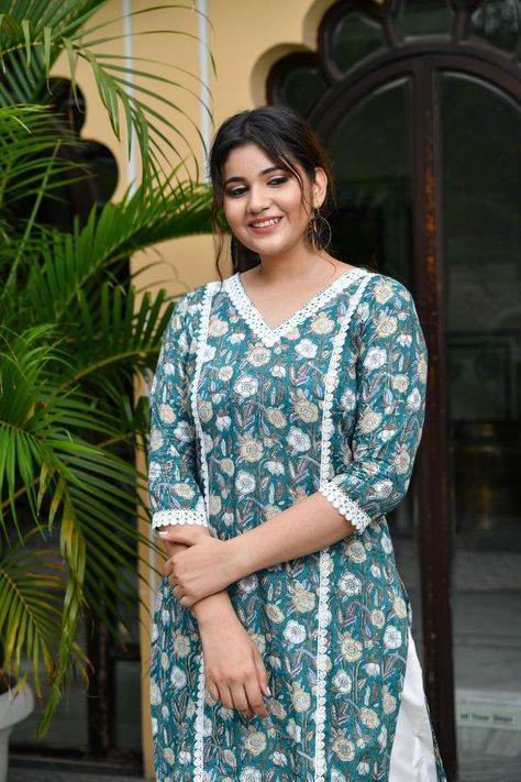 Style Outfits Summer, Summer Vibes Aesthetic, Kurta And Palazzo, Aesthetic Summer Outfits, Designer Aesthetic, Stylish Kurtis Design, Lace Dress Design, Frock Fashion, Ethnic Wear For Women