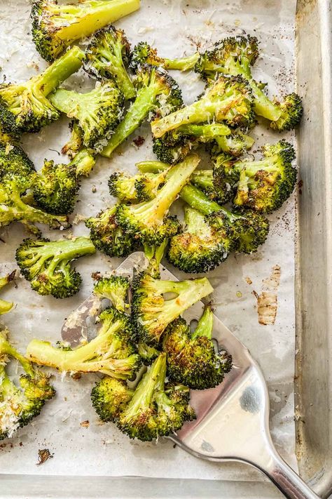 You are going to love this delicious parmesan roasted broccoli! It's a simple yet fantastic way to enjoy broccoli and doesn't require many ingredients. It will be a hit with the whole family. Sheet Pan Broccoli, Tabouli Salad Recipe, Best Broccoli Recipe, Parmesan Roasted Broccoli, Roasted Rainbow Carrots, Metal Spatula, Roasted Broccoli Recipe, Springtime Recipes, Veggie Side Dish Recipes