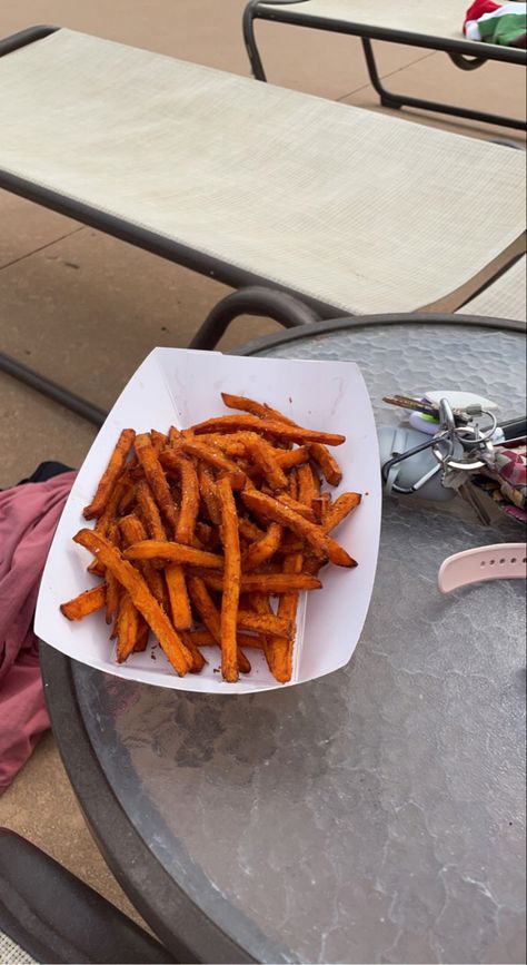 Salad And Fries Aesthetic, Sweet Potato Fries Aesthetic, Cheese Fries Aesthetic, Fish And Fries Aesthetic, Sweet Potato Fries Photography, Food Recepie, Sweet Potato Fries, Balanced Diet, No Cook Meals