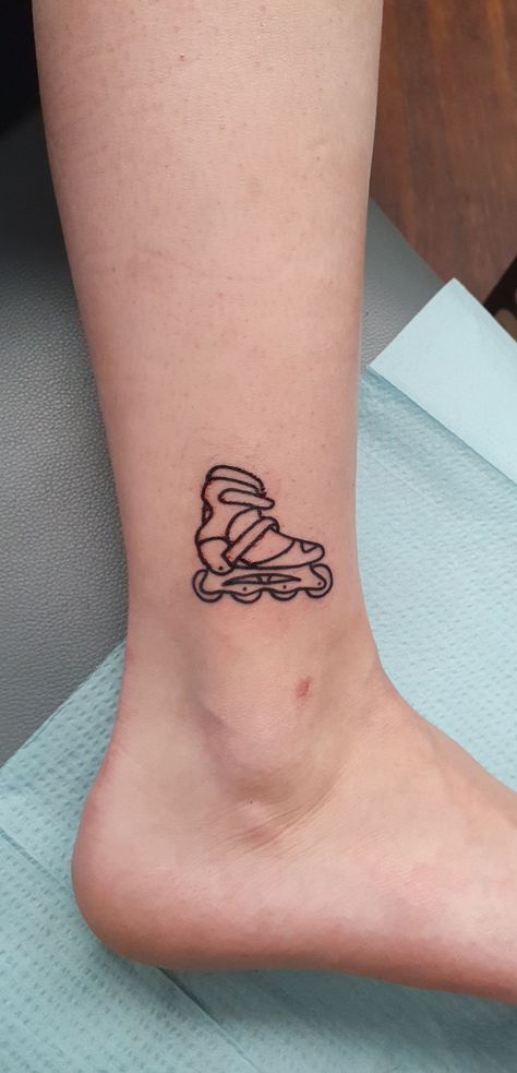 Rollerblade tattoo on the ankle Rollerblades Tattoo, Rollerblade Tattoo, Roller Skates Tattoo, Skate Tattoo Ideas, Skates Tattoo, Rollerskate Tattoo, Roller Skate Tattoo, Skate Group, Skating Tattoo