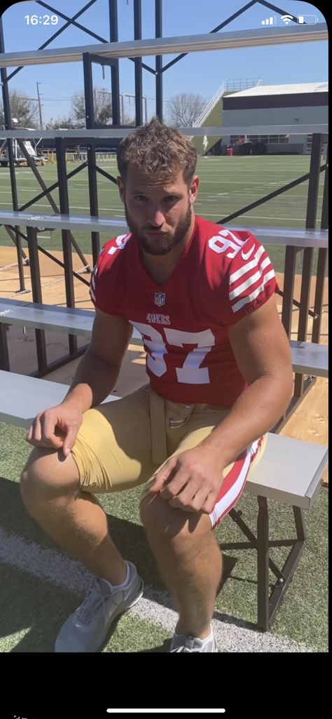 Nick Bosa Wallpaper Iphone, Thick Football Players, Hottest Nfl Players, Nick Bosa Boyfriend Material, Joey Bosa, Nick Bosa Wallpaper, Nick Bosa, Men Short Hair Fade, Muscular Men Fashion