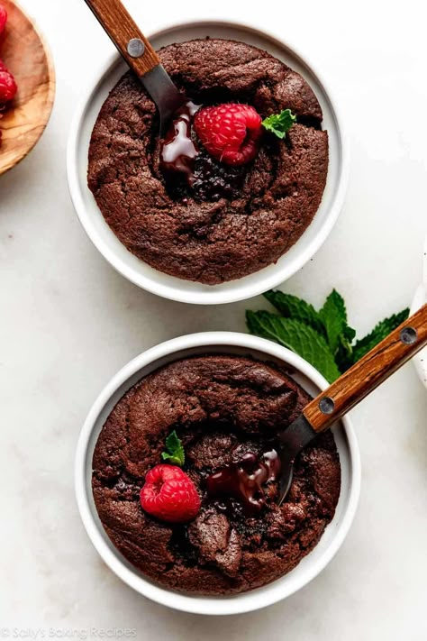 Date Night Chocolate Fudge Cakes for 2 Small Batch Baking, Quick Dessert Recipes, Sally's Baking, Dessert For Two, Chocolate Fudge Cake, Small Desserts, Fudge Cake, Lava Cakes, Cake Tasting