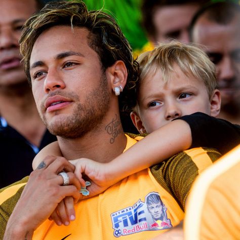 Neymar Son, Paris Saint Germain Fc, Neymar Psg, Neymar Jr Wallpapers, Neymar Football, Soccer Guys, National Football Teams, Soccer Boys, Paris Saint