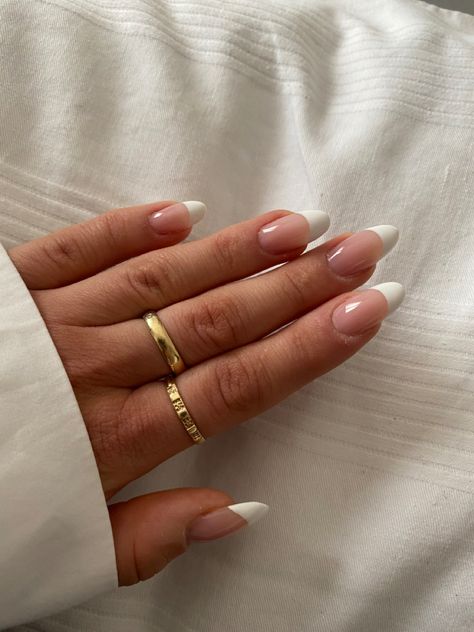 Nails French Tip White, Vanilla Girl Nails, French Tip White, Almond Nails French Tip, Nails Clean Girl, Clean Girl Nails, Nails Basic, Vanilla Girl Aesthetic, Almond Nails French