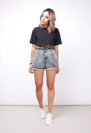 Grey Denim Shorts Outfit, 90s Denim Shorts, Denim Shorts Outfit Summer, Grey Denim Shorts, Denim Shorts Outfit, Summer Shorts Outfits, 90s Denim, Shorts Outfit, Women Shorts