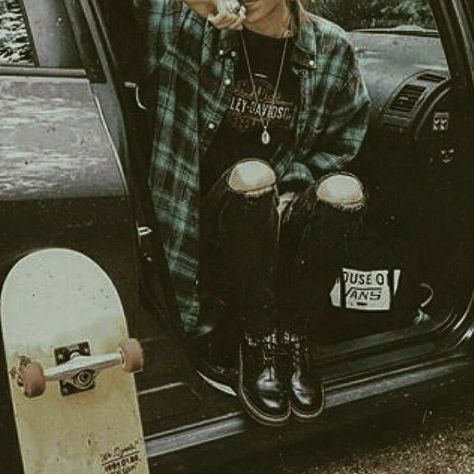 Pop Punk Aesthetic Outfit, Grunge Punk Aesthetic, Pop Punk Aesthetic, 2014 Grunge, Punk Aesthetics, Neo Grunge, Cute Ootd, Edgy Outfit, Skate Punk