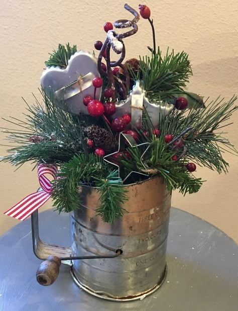 Vintage Flour Sifter Christmas, Vintage Sifter Decor, Old Sifter Ideas, Flour Sifter Christmas Ideas, Flour Sifter Repurposed, Christmas Sleds Decorated, Christmas Crock Decorating Ideas, Sifter Decor, Flour Sifters