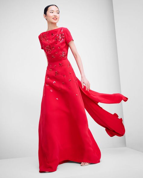 Red Gowns Elegant, Carolina Herrera Gown, Dress Elegant Short, Exclusive Gowns, Sequined Gown, Carolina Herrera Dresses, Wes Gordon, Gowns Elegant, Fashion Dresses Formal