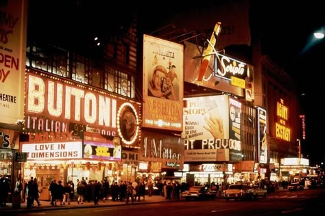 Photos of New York in the 1970s   A night view of Broadway Avenue and Times Square in 1970 Nyc 70s, 70s New York, The Deuce, Photo New York, Nyc Times Square, Vintage Nyc, Vintage City, Old New York, Radio City Music Hall