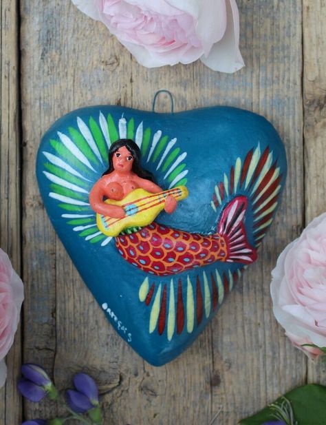 Mermay Inspiration, Mexican Decorations, Heart Art Projects, Mexican Folklore, Mermaid Artwork, Mexican Home Decor, Mexican Crafts, Moroccan Art, Guitar Wall