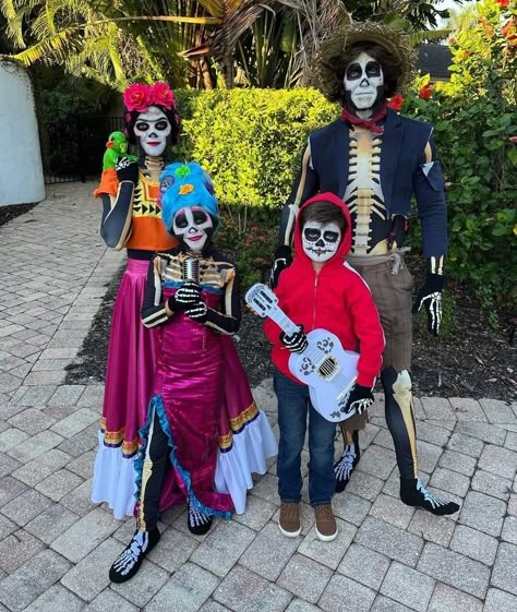 Pochahauntis Costume, Hector Costume Coco, Coco Costumes Family, Coco Halloween Costume Family, Coco Family Halloween Costumes, Mama Coco Costume, Coco Costume Ideas, Coco Halloween Costume, Coco Decorations Halloween