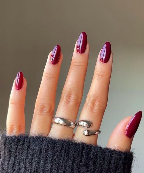 December Nails December Nails Ideas, Vampire Nails, Holiday Nails Christmas, December Nails, Classy Nail Designs, Holiday Nail Designs, Cat Eye Nails, Trendy Nail Art, Winter Nail