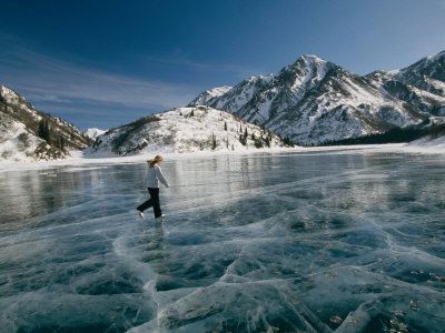 Ice Skating On Frozen Lake Aesthetic, Lake Ice Skating, Ice Skating Outdoors, Frozen Mountain, Genshin Dr, Vintage Ice Skating, Ice Lake, Mountain Aesthetic, Frozen Pond