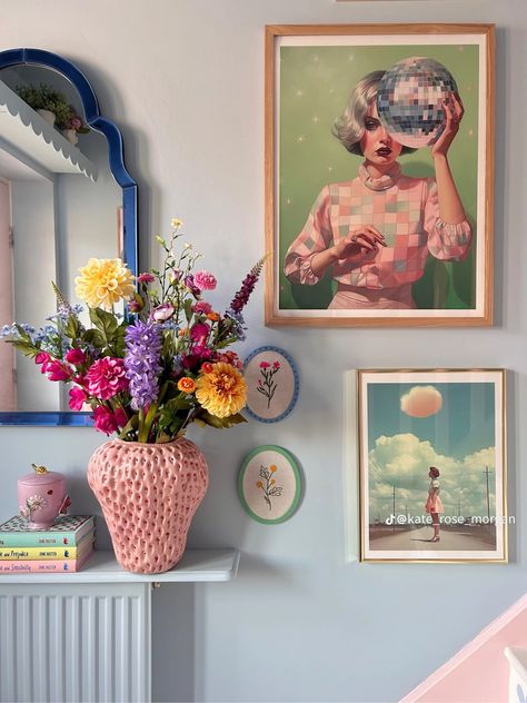 First Home Aesthetic, Funky Rooms, Moody Interior Design, Maximalist Boho, 60s House, Artistic Room, Coral Walls, Craft Space, Pastel House