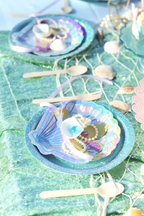 Mermaid Table Decorations, Beach Table Decorations, Mermaid Birthday Party Ideas, Sea Party Ideas, Mermaid Birthday Party Decorations, Birthday Party Cups, Mermaid Unicorn, Birthday Mermaid, Girls Birthday Party Themes