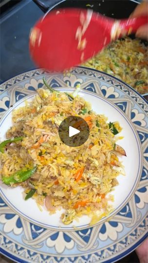 Chicken And Egg Fried Rice, Chicken Fried Rice No Egg, Fried Rice No Egg Recipe, Simple Egg Fried Rice, Vegetable Fried Rice With Egg, Chicken Rice Recipes, Chicken Fried Rice Recipe, Chinese Cooking Recipes, Fried Rice Recipe