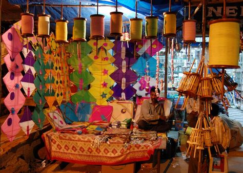 kite flying on india independence day, images | Indians Around the World Celebrate Makar Sankranti by Flying Kites Festival Marketplace, Mehndi Event, Flying Photography, Kite Shop, Independence Day Images, Kite Festival, Muslim Images, Festival Theme, Makar Sankranti