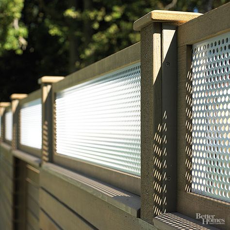 Give extra interest to a traditional privacy fence by topping it with a contrasting panel. Standard lattice panels can do the job, or make your own unique design by using perforated aluminum panels framed in matching cedar. Fence Planning, Diy Privacy Fence, Fence Toppers, Privacy Fence Designs, Backyard Privacy, Front Yards, Privacy Fences, Cedar Fence, Privacy Walls