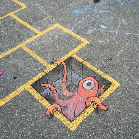 David Zinn's version of hopscotch at Hilton Elementary School in Brighton, Michigan, 5/16 (LP) Chalk Artist, David Zinn, 3d Chalk Art, New York Graffiti, Sidewalk Chalk Art, Sidewalk Art, Salem Ma, 3d Street Art, Chalk Drawings