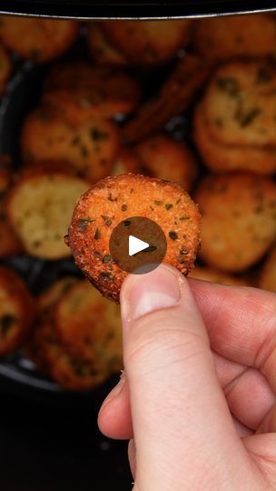 Facebook Garlic Bread Bagel, Bagel Bites In Air Fryer, Bagel Chips Recipe, Party Food Meatballs, Garlic Chips, Bagel Chips, Bagel Bites, Garlic Dip, Bread Dip