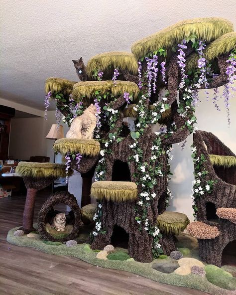 Mʏ Eꜱꜱᴇɴᴛɪᴀʟ Pʟᴀɴᴇᴛ on Instagram: “This Enchanted Forest Kitty Sanctuary is  INCREDIBLE!!! 💜🌳🔮 Who would love this for their cat?🌙 Tag someone who'd love this too!! Pics by…” Diy Trinkets, Cat Condos, Moss Rug, Fairy Room, Cool Cat Trees, Giant Cat, Cat Tree House, Diy Cat Tree, Modern Cat Tree