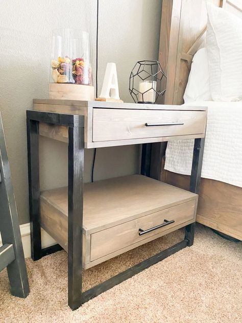 Industrial Nightstand Diy, Diy Nightstands Ideas Bedside Tables, Side Drawers Bedside Tables, Bedroom End Tables Night Stands, House Projects Diy, Bedside Table Design Ideas, Nightstands Ideas Bedside Tables, Diy Nightstand Ideas, Diy Nightstand With Drawer