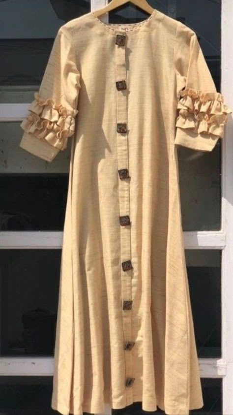 Beautiful jute-silk kurti Silk Kurti Designs, Indian Kurti Designs, Clothes Reference, Kurti Patterns, Tunic Designs, Kurti Designs Latest, Fancy Kurti, Long Kurti Designs, Kurta Neck Design