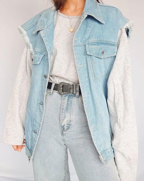 80s Denim Vest Outfit, Denim Vest Outfit Aesthetic, White Vest Outfit, Vest Outfits Aesthetic, Jean Vest Outfits, Mercedes Vintage, Denim Vest Outfit, Filter Foodie, Blue Jeans Outfit