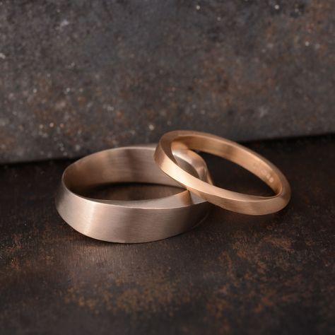 The form of these elegant, sculpted bands is inspired by the Möbius strip. We have two variations, a slow continuous twist version which slowly twists the entire way around the ring, and a top twist model, which twists only at the top of the ring... Which do you prefer? #mobiusrings #weddingrings #uniqueweddingbands #handcraftedjewellery #jewellerylondon #bespokejewellery #contemporaryjewellery #jewellerydesign #designermaker #craftsmanship #sculpturaljewellery #jewelleryatelier Mobius Strip Ring, Möbius Strip, Moebius Strip, Twist Wedding Band, Mobius Strip, Unique Wedding Bands, Bespoke Jewellery, Contemporary Jewellery, New Designs