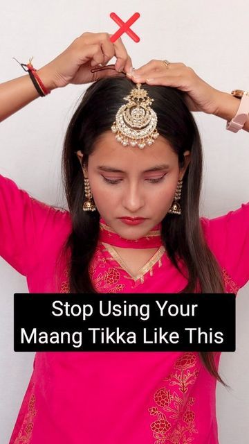 Maangtikka Hairstyles, Sheeshpatti Hairstyle Open Hair, Mangtika Hairstyle Open Hair, Maang Tikka Hairstyles, Tikka Hairstyle, Mang Tikka, Short Hair Bun, Open Hairstyles, Daily Hairstyles